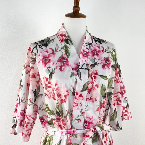 Show Me Your Mumu Floral Brie Robe with Tie Belt - Picture 2 of 8